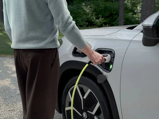 28f16af9-ed2d-46e6-a581-2f62f1c17e2d